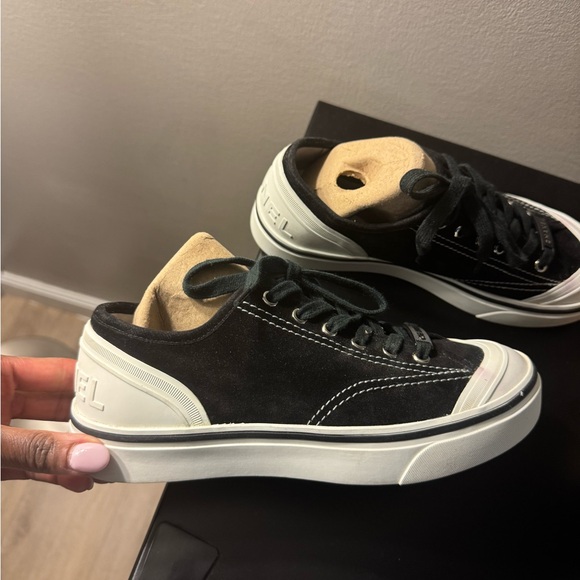 CHANEL SUEDE/VELOUR SNEAKERS BEAUTIFUL AND NEVER WORN ONLY ACROSS MY CARPET - Picture 13 of 16
